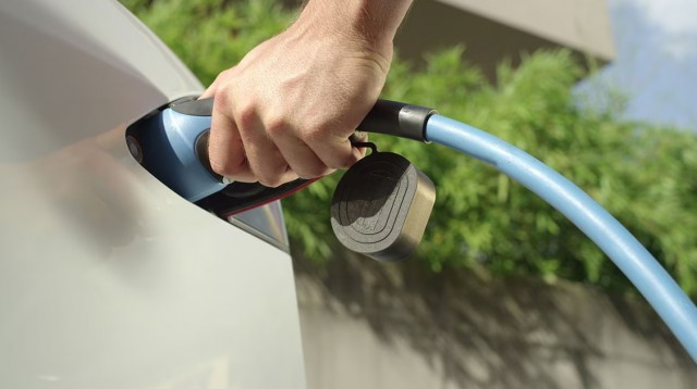 BBVA amplía la venta de vehículos híbridos y eléctricos a través de la 'app' a la Región de Murcia