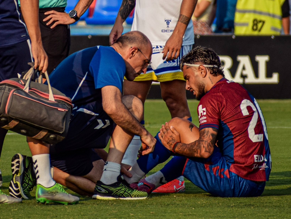 El Eldense, pendiente del tiempo de recuperación de Isra Salazar