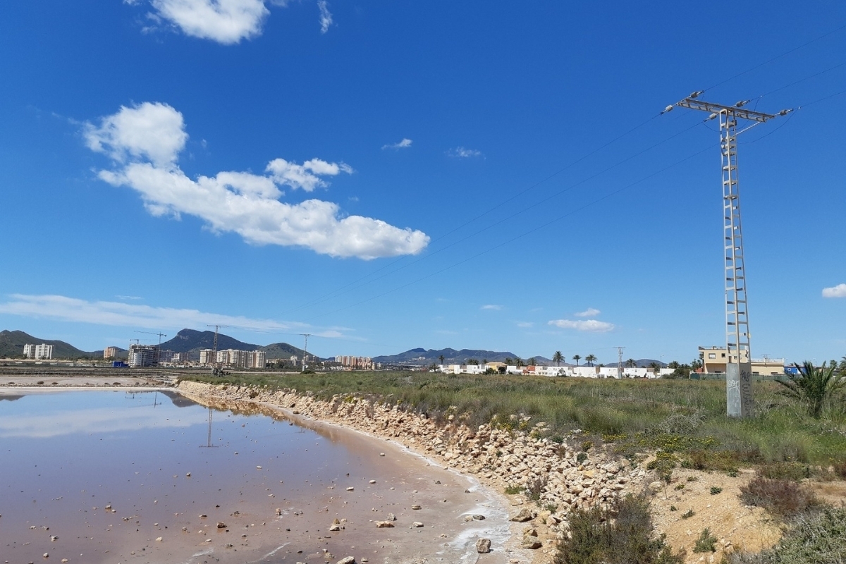 La inversión realizada este verano en La Manga permite recuperar el suministro eléctrico en 