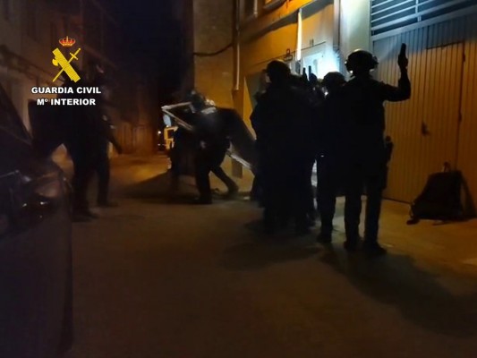 Detenido en Almoradí el presunto autor de un disparo a un portero de un club de alterne