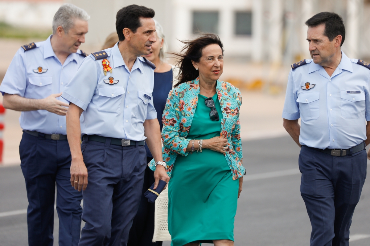 La ministra Robles regresa a San Javier para supervisar la llegada de la princesa Leonor a la Academia General del Aire