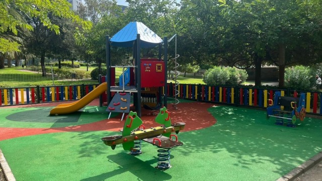 Finaliza la rehabilitación de una zona de juegos infantiles en el tramo XIV del antiguo cauce del Turia