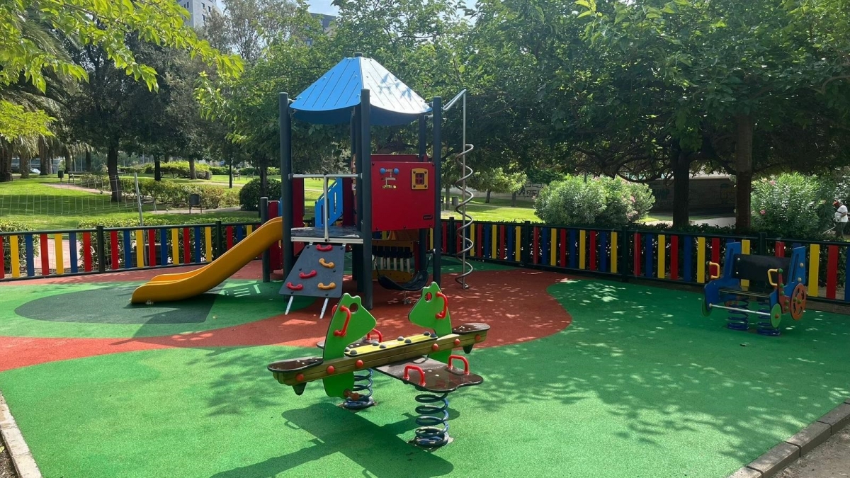 Finaliza la rehabilitación de una zona de juegos infantiles en el tramo XIV del antiguo cauce del Turia