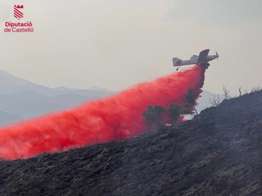 El incendio de Artana se da por estabilizado a las 15:30 tras iniciarse el lunes en Tales