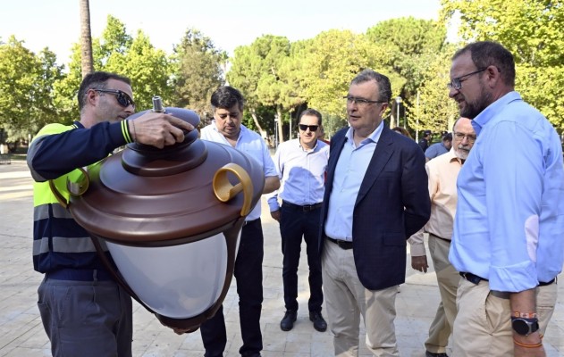 El jardín del Malecón de Murcia estrena iluminación inspirada en los años 30 y 40