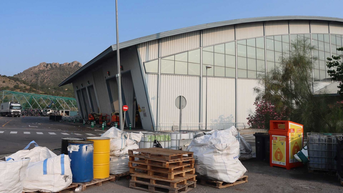 Benidorm convenia con el Consorcio de Residuos y FCC la recogida de aceite doméstico usado y residuo textil  