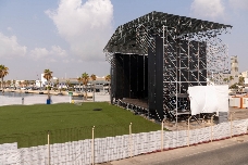 'El Muelle Live' ultima el montaje para su estreno oficial como espacio de conciertos en el Puerto