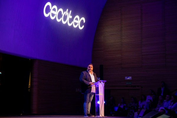 Cecotec prevé disparar su facturación en 2024 hasta los 750 millones y lanzará motos eléctricas