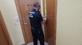 Muere un joven en una vivienda de Elche y la Policía destapa un falso hogar de cuidados para dependientes