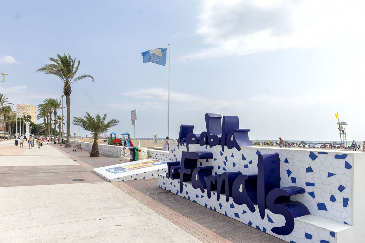 Comarca y empresa | La playa de La Pobla de Farnals ejecutará hasta cinco acciones de sus Inversiones Participativas