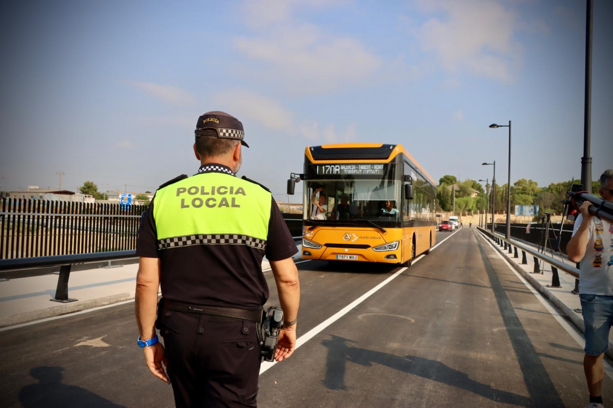 Metrobús sobre el puente de Alaquàs - Foto: AYUNTAMIENTO DE TORRENT Metrobús sobre el puente de Alaquàs