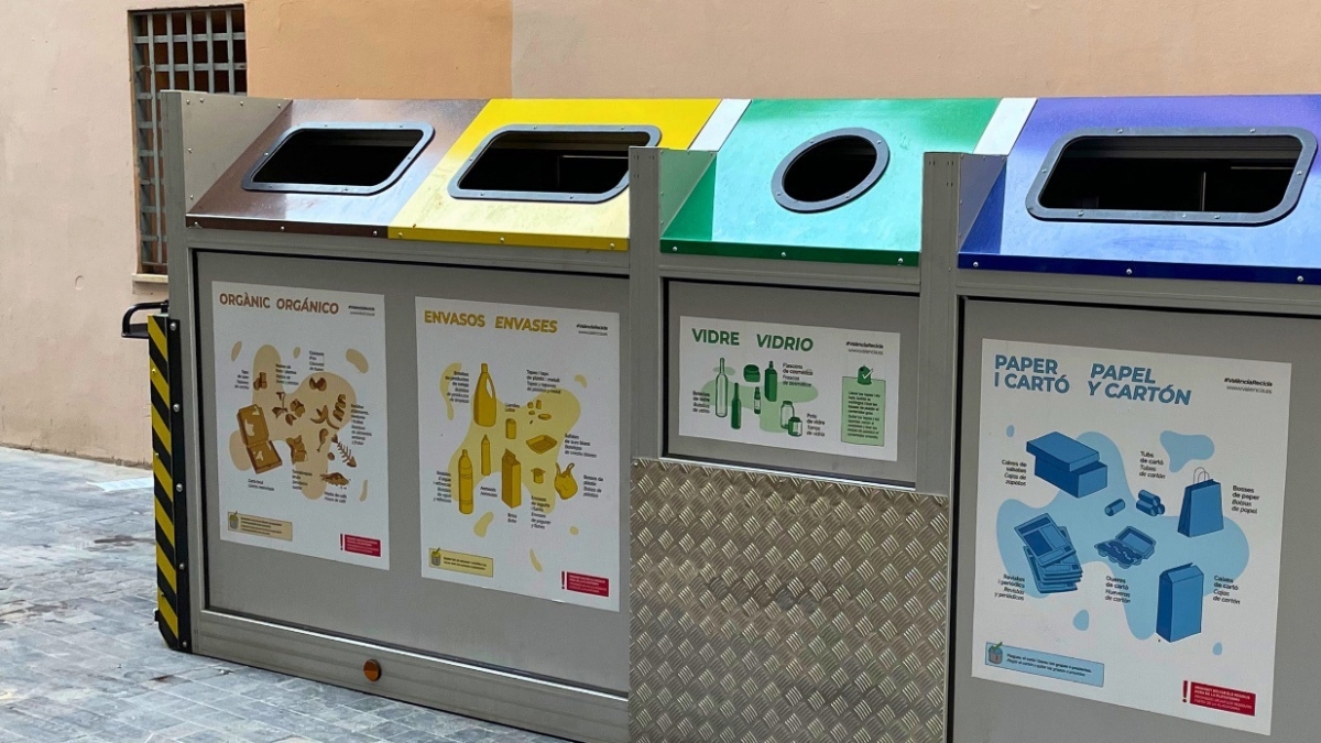 València retira los contenedores y coloca una plataforma móvil de residuos en la plaza de Sant Nicolas