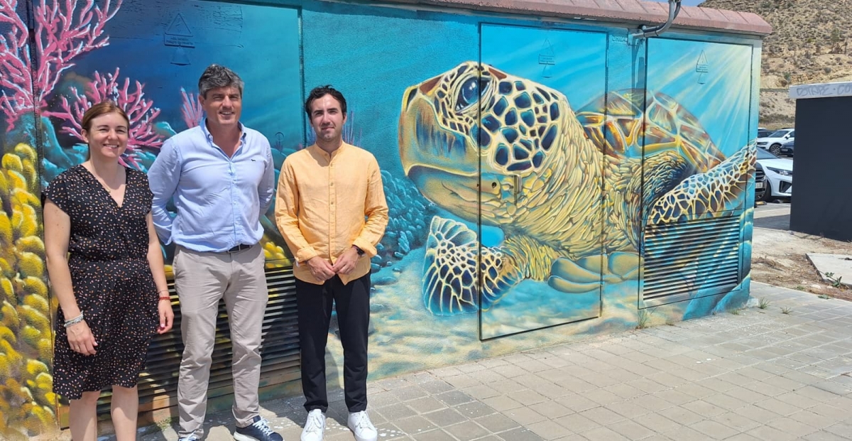 La obra ganadora del II Concurso Street Art La Vila Joiosa Artistas Emergentes decora ya la playa del Paradís