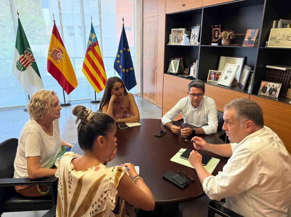 Sanidad destina 1,2 millones a ayuntamientos de Alicante para prevenir las adicciones entre los jóvenes