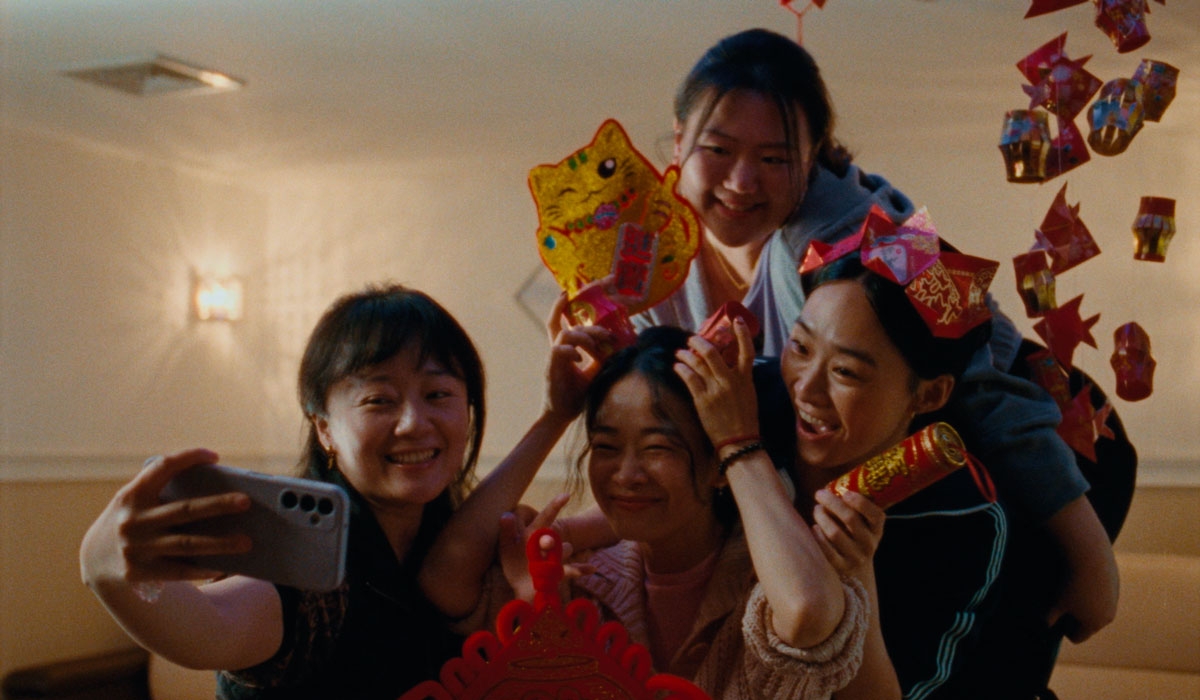 'Blue Sun Palace': un retrato migrante del duelo y el desarraigo