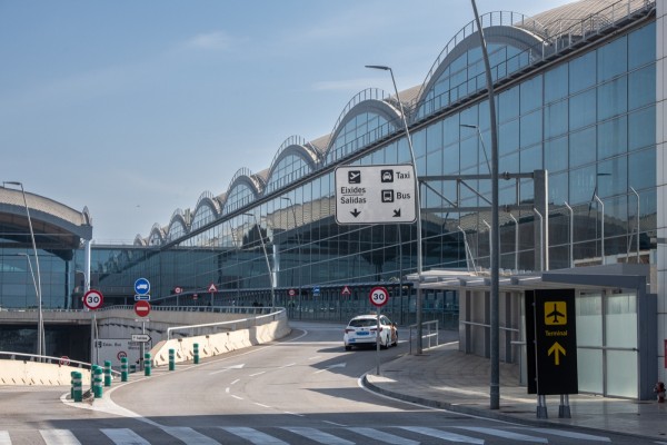 Aena inyecta 952.000 € para mejorar el acceso del transporte público en el aeropuerto de Alicante-Elche