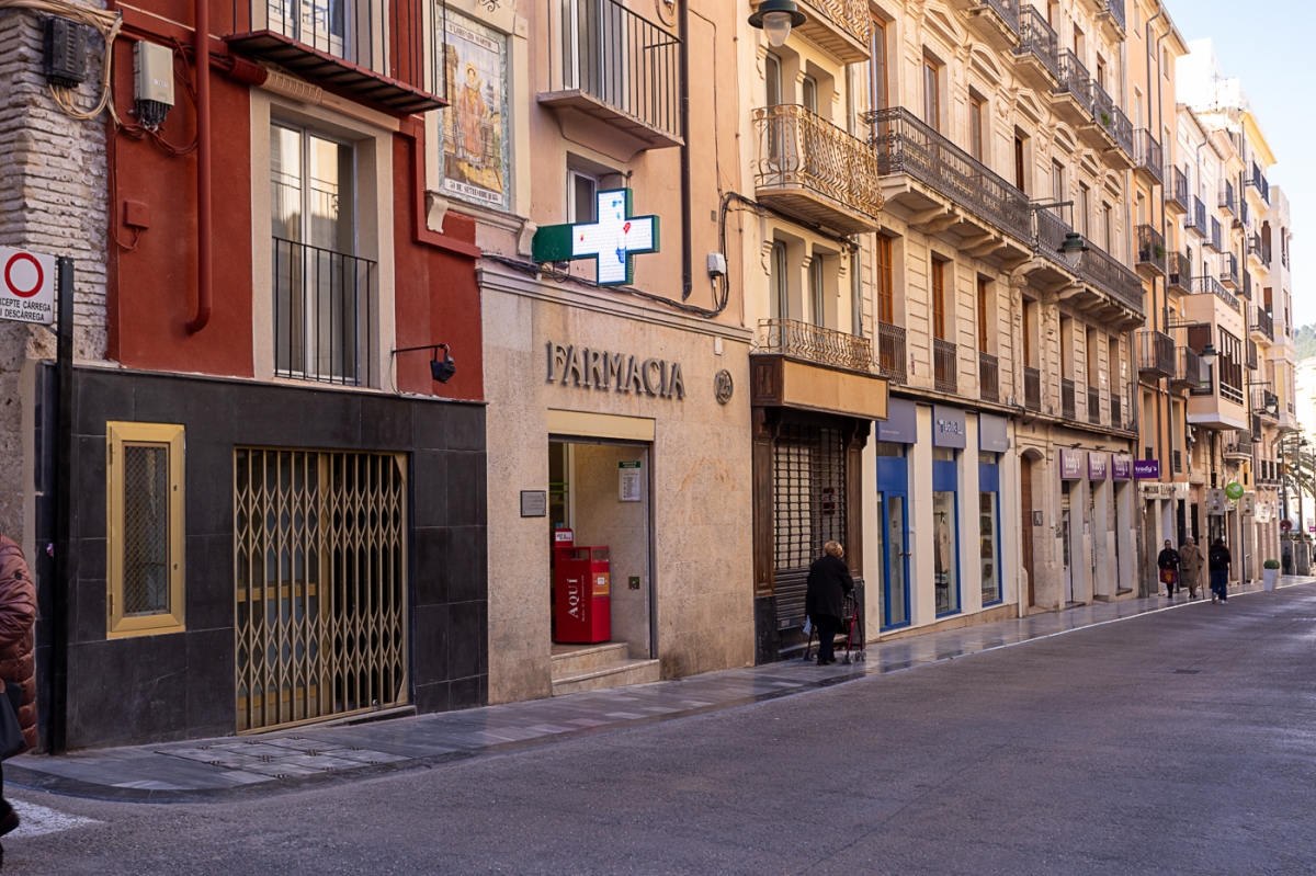 La contratación en Alcoià-Comtat aguanta el verano: tirón de los servicios y estabilidad en la industria