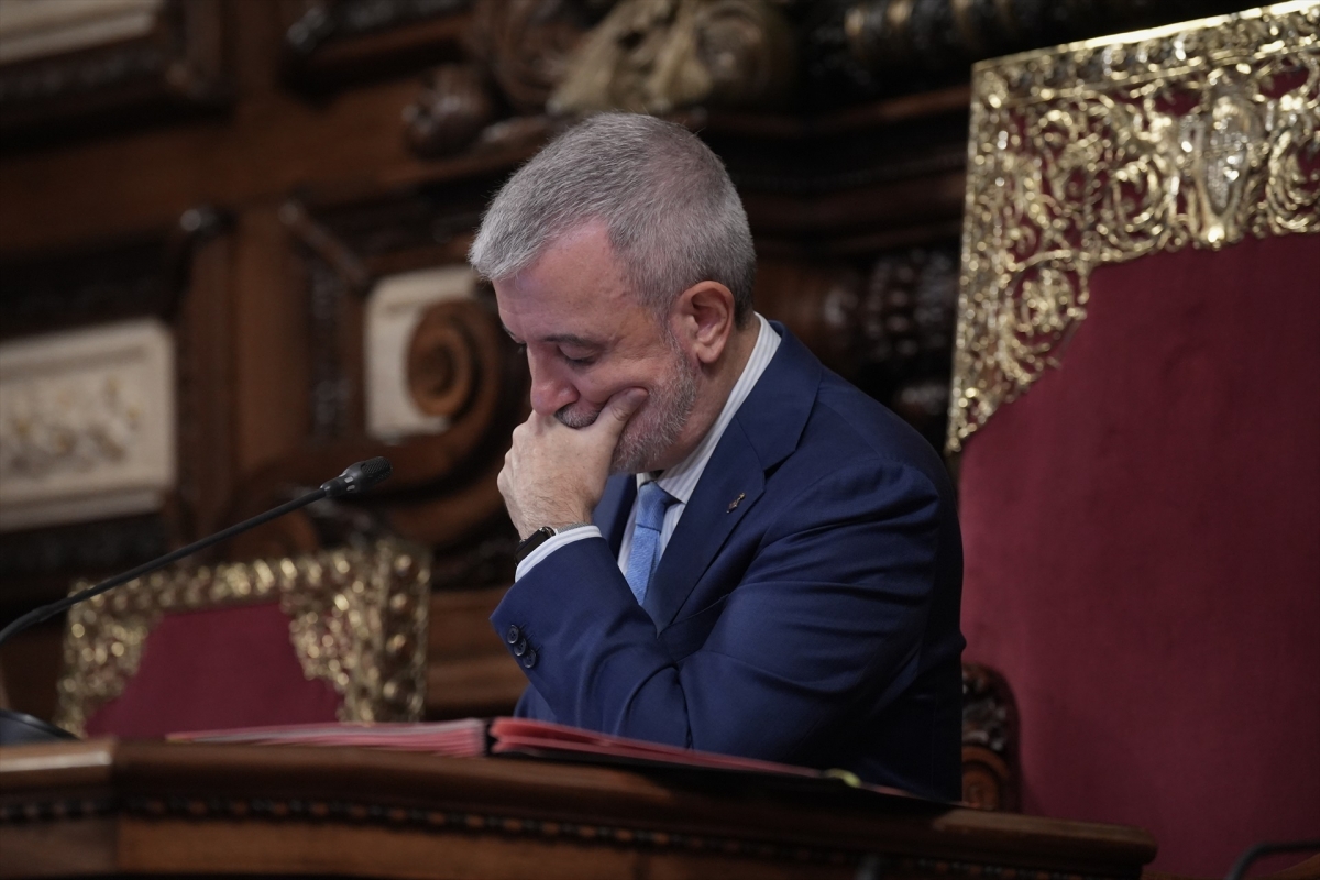 Israel niega la entrada al alcalde de Barcelona, que suspende su viaje a Oriente Próximo