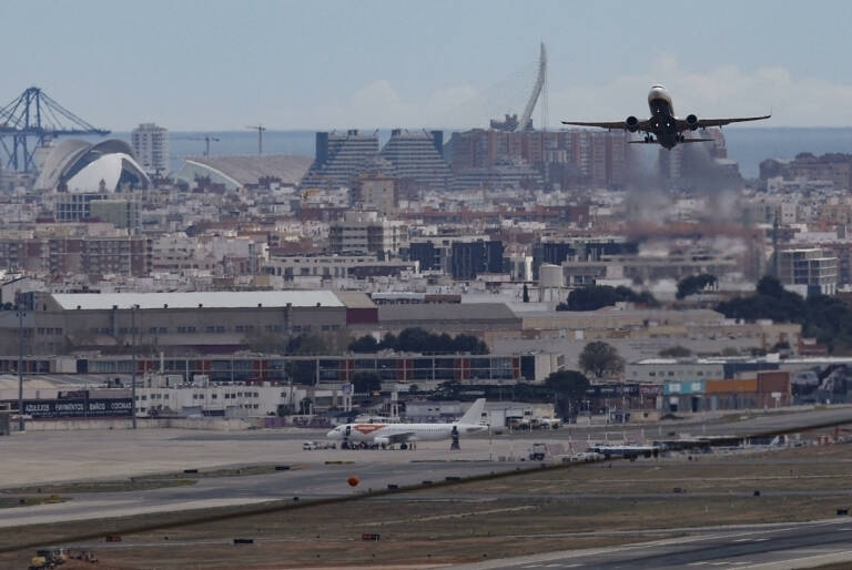El vuelo a Nueva York desde València vuelve a alejarse en favor de Ibiza, Malta o Cerdeña