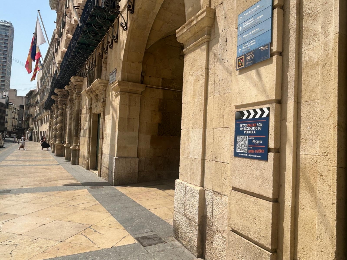 Uno de los puntos de la ruta, junto al ayuntamiento