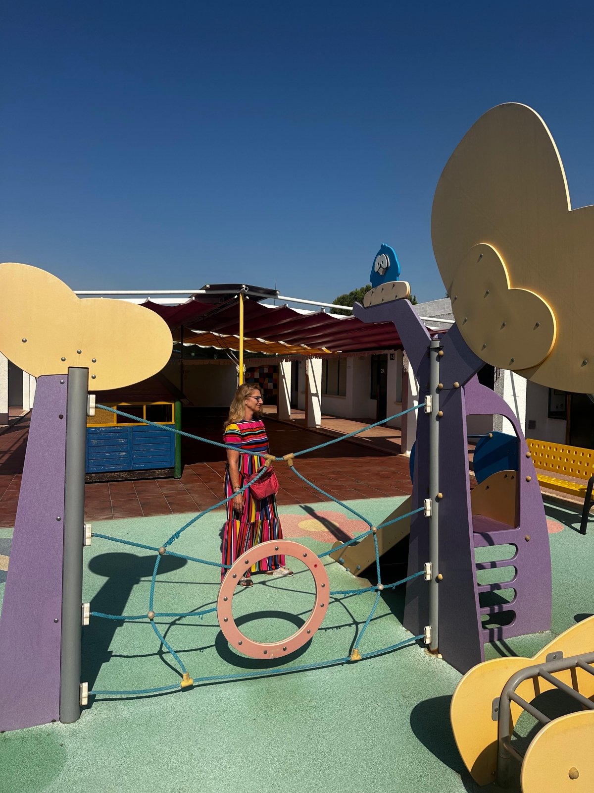 La edil de Educación de Alicante, Mari Carmen de España, en las instalaciones de la escuela Els Xiquets. - 