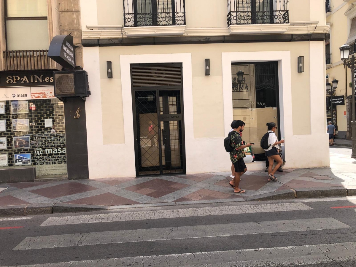 Cambio de rótulo en el 'eje de los cinco estrellas' de Alicante: la parrilla de 'Umoo' suple a 'Kohlanta'