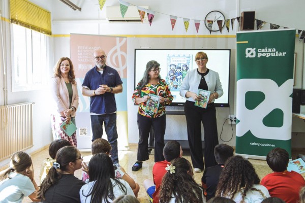Cristina Durán i Miguel Ángel Giner fiquen en valor el caràcter integrador de les bandes en un còmic