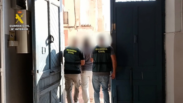 Detenido un médico que grababa a pacientes con una cámara oculta
