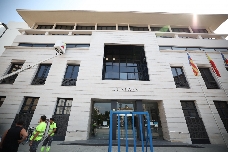Burriana finaliza los trabajos de pintura en la fachada del Ayuntamiento y mejora su imagen
