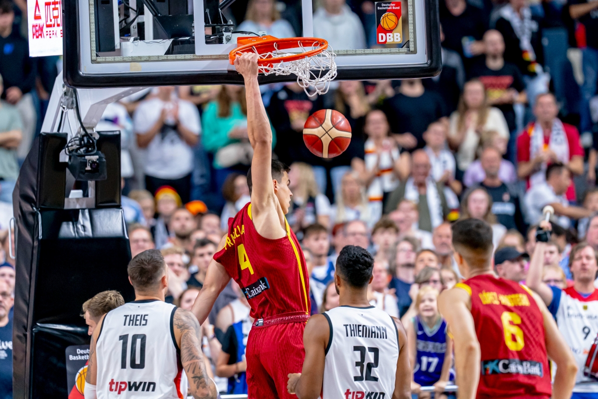 España suma una derrota más antes del Europeo, pero mejora y compite ante Alemania