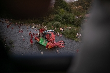 'Tecnología' fallera para revolucionar la cabalgata fluvial de un pueblo de Asturias