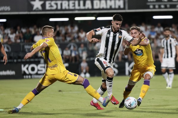 Johan Plat ya ha hecho debutar a nueve de las trece incorporaciones del Castellón