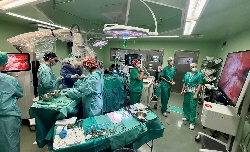 El hospital Doctor Balmis estrena un microscopio de alta precisión para cirugía craneal