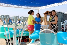 Las playas de Castelló reciben a más de 300 personas con movilidad reducida durante el verano