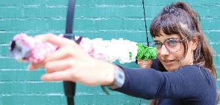 La valenciana Irene Sánchez torea a la luna a golpe de banderilla