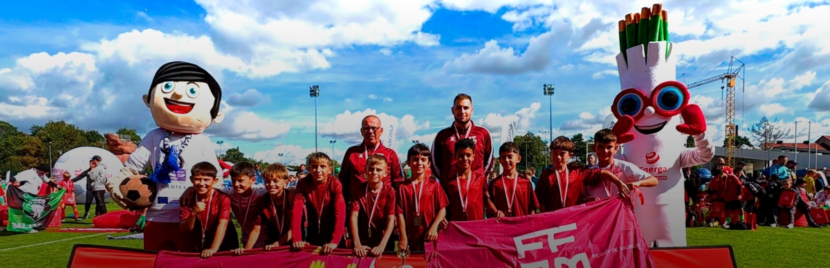 La selección benjamín de Murcia conquista la Deyna Cup Junior 2025 en Polonia