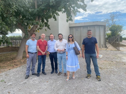 Nules y Facsa muestran a empresarios las nuevas bombas de agua potable en el polígono La Mina