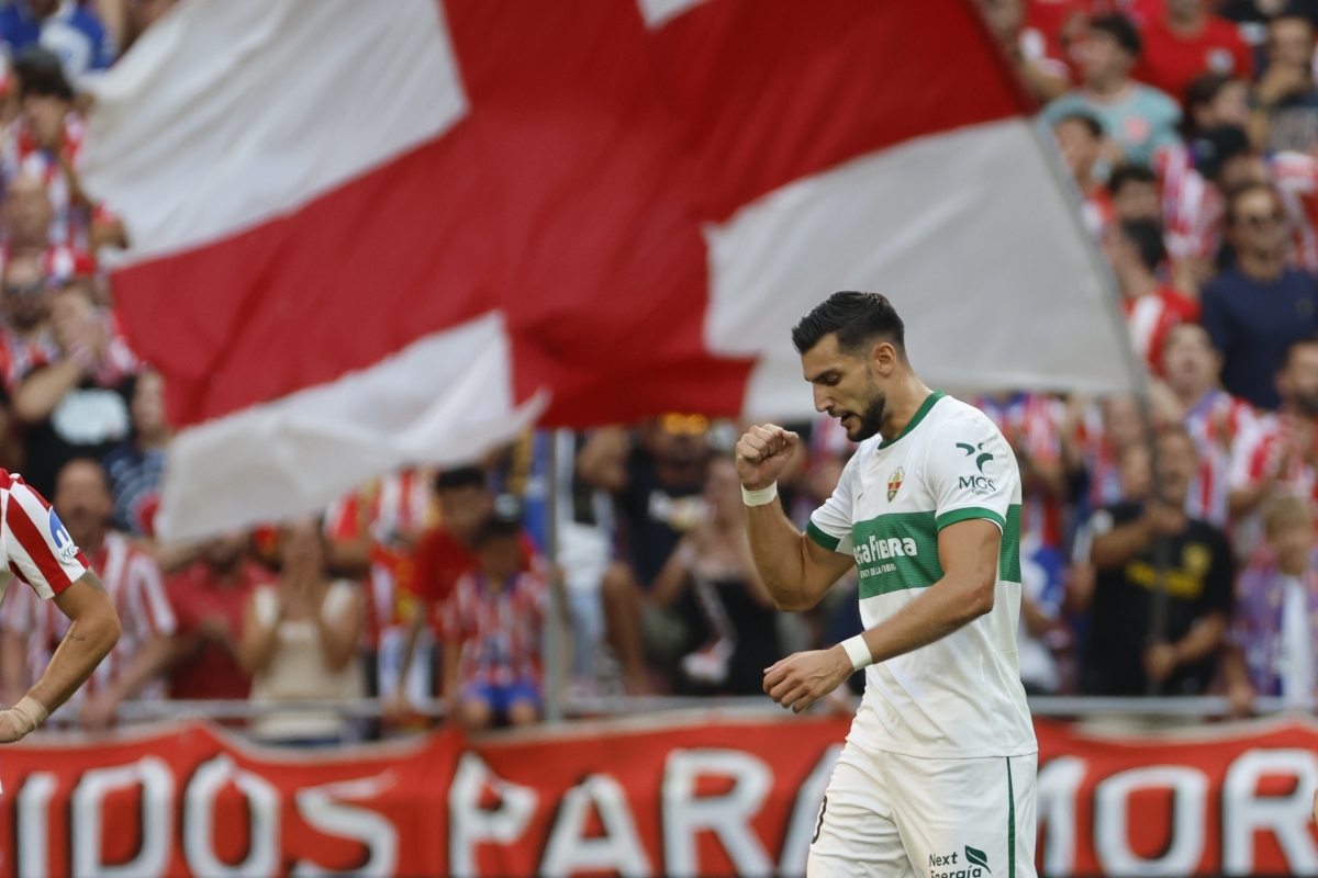Rafa Mir celebra su gol al Atlético de Madrid