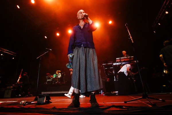 James conquista Alicante en el arranque de El Muelle Live