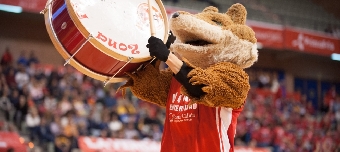 Fallece quien dio vida a la mascota del UCAM CB, Vulpi, durante 17 temporadas