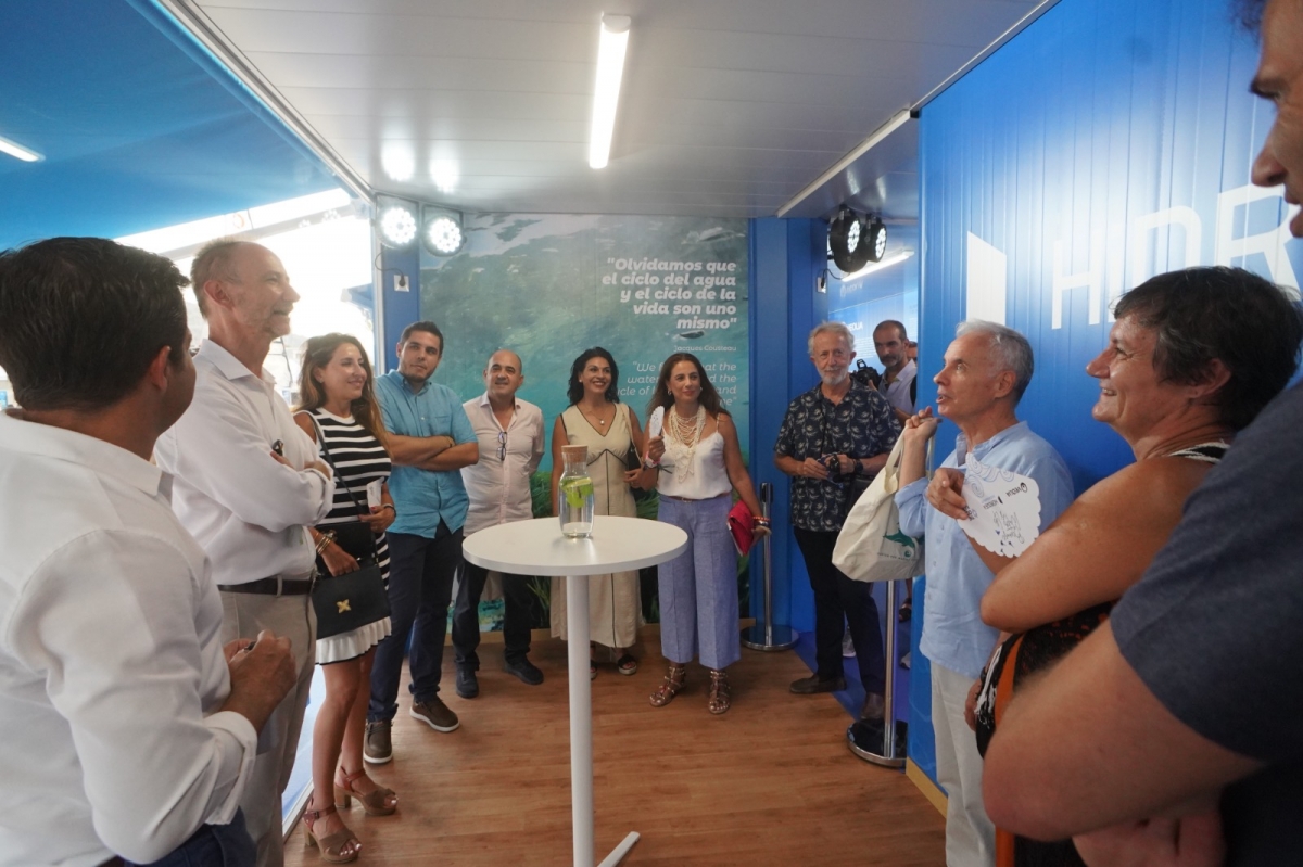 Mesa redonda de debate sobre los océanos.