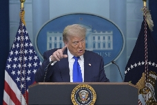 Trump amenaza con aranceles adicionales a los países con tasas o leyes digitales perjudiciales para EEUU