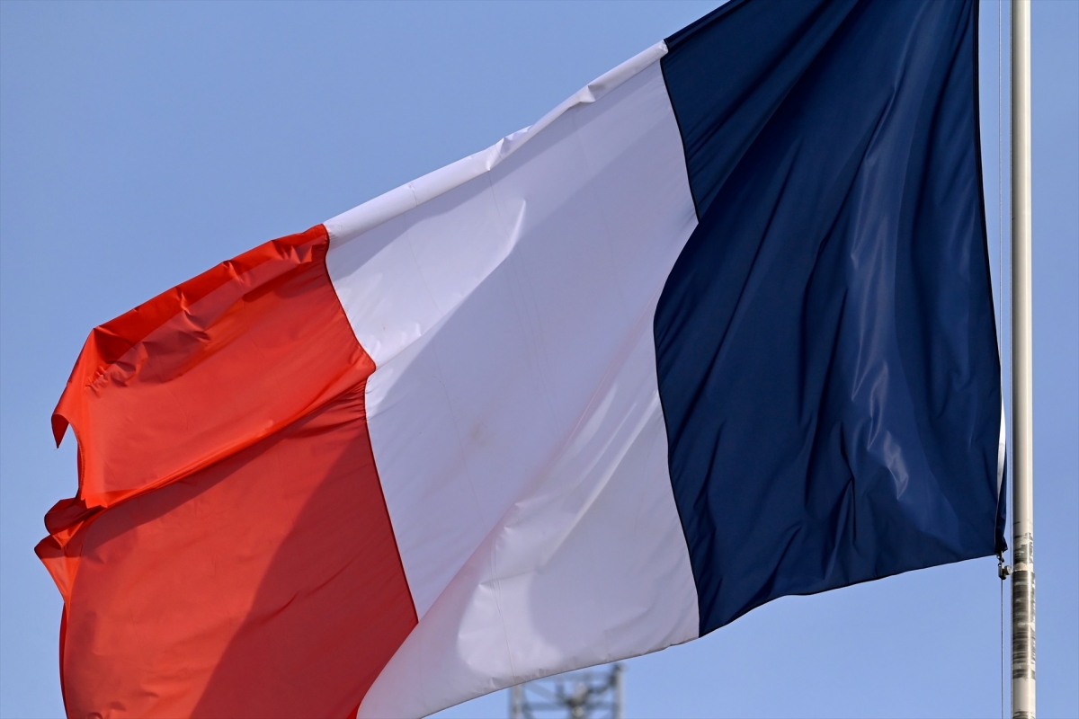 La incertidumbre política arrastra a la Bolsa de París y eleva el coste de la deuda francesa