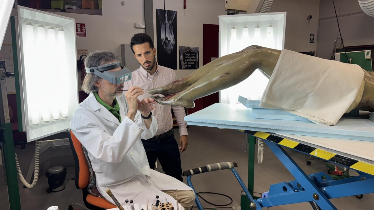 El Cristo del Consuelo de Cieza pasa por el 'quirófano' del Centro de Restauración de la Región