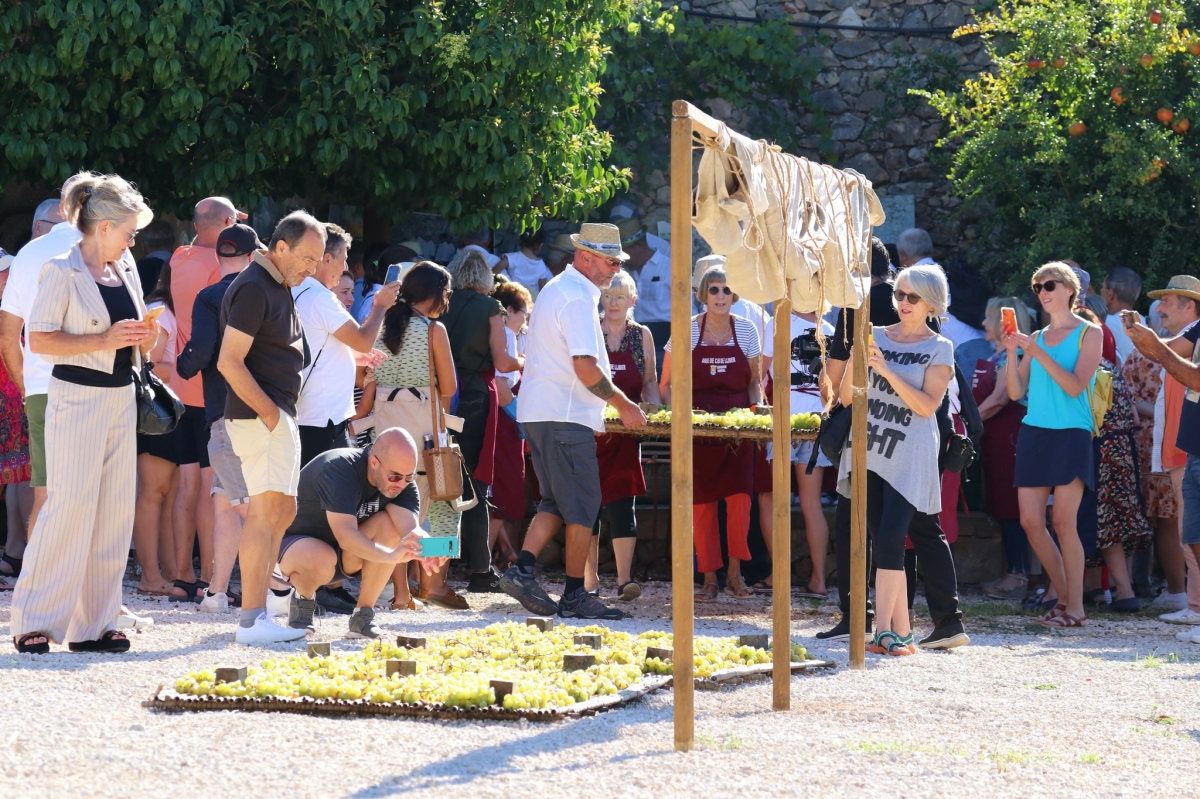 Tradición en dulce: Llíber celebra la Fira del Llaurador i L'Escaldà con la Muixeranga de la Marina Alta