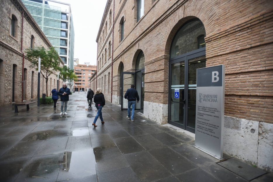 El Consell prepara un nuevo reglamento de selección y movilidad de funcionarios basado en la 