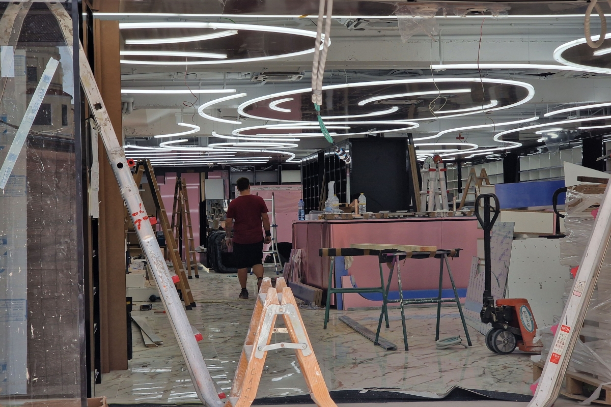 El interior de la tienda poseerá mobiliario de última generación - Foto: Antonio Pradas El interior de la tienda poseerá mobiliario de última generación