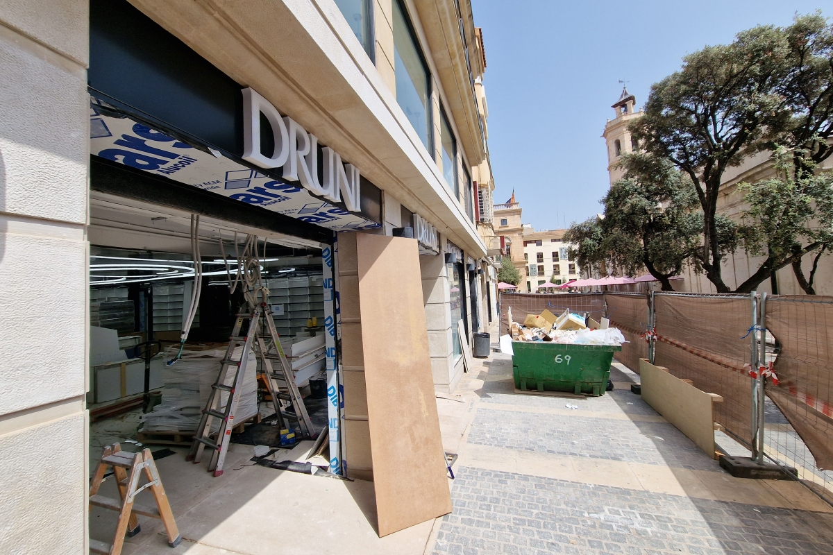 La marca de perfumerías ultima el montaje en su nueva ubicación - Foto: Antonio Pradas