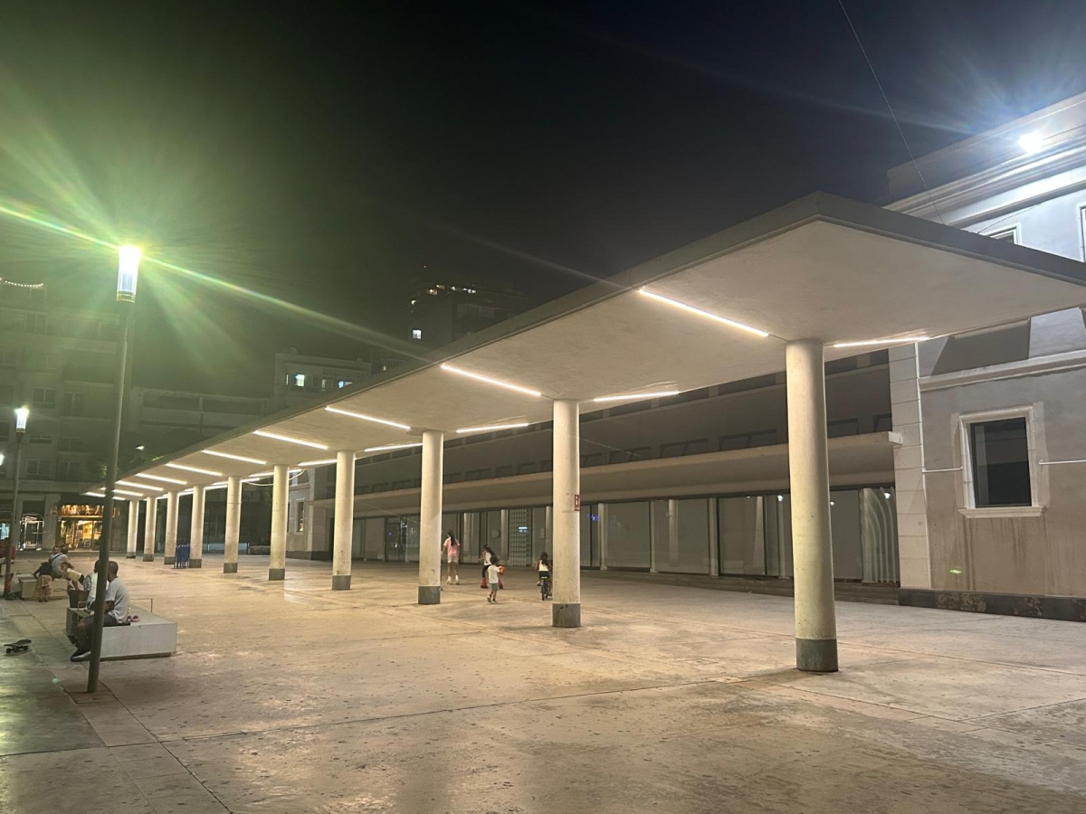 La nueva iluminación en la Plaza de Séneca de Alicante. - 