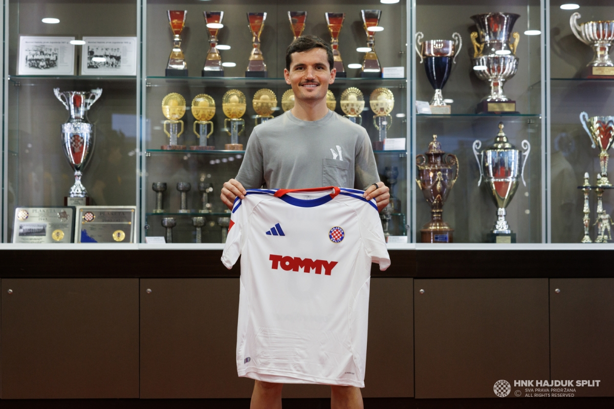 Guillamón: “Me voy feliz por haber cumplido el sueño de todo niño valencianista”